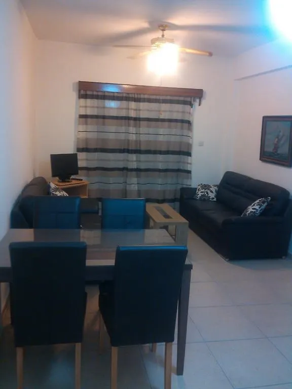 St. Mamas Apts Scala شقة