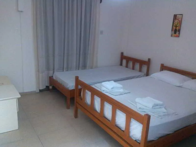 St. Mamas Apts Scala شقة