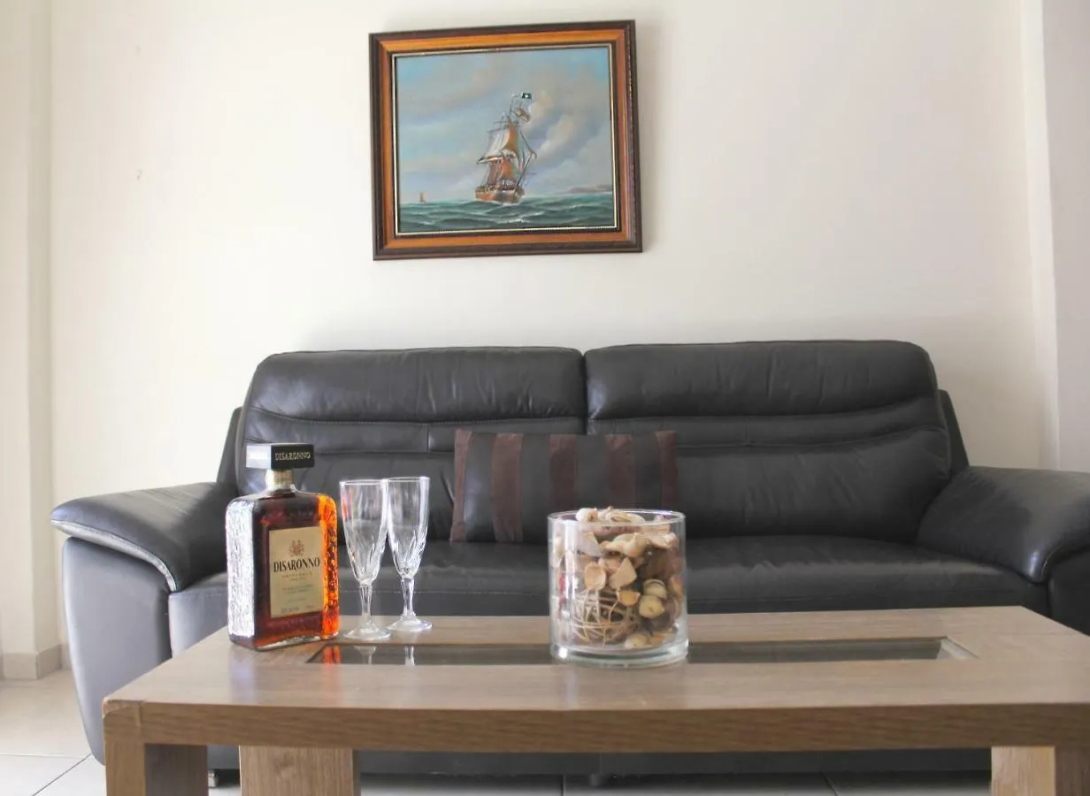 St. Mamas Apts Scala شقة