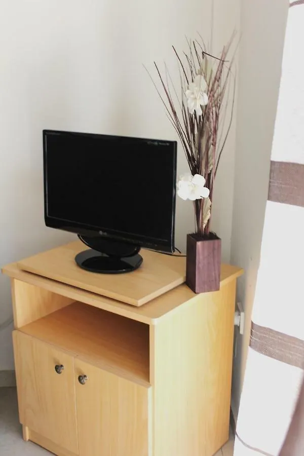 St. Mamas Apts Scala شقة